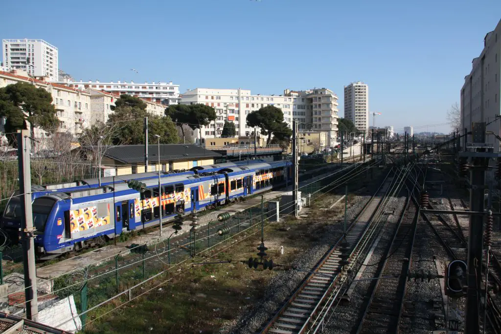 zou malin RER à Toulon ? TGV blocs béton Renfe var