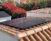 boom photovoltaïque var panneaux solaires grandes surfaces