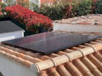 boom photovoltaïque var panneaux solaires grandes surfaces