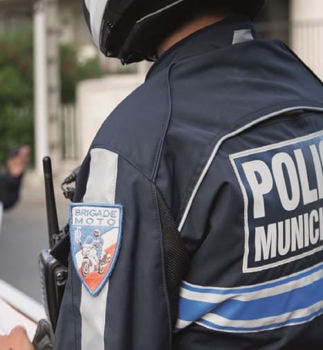 projectiles police-secours police assure sécurité habitants