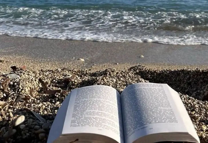 Toulon inscriptions médiathèques librairie amazon Prix des lecteurs du Var touristes déçus eau froide effet mer