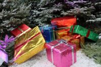 Cadeaux Noël seconde main Cadeaux Noël ouvrir 24 soir ou 25 matin Noël La Seyne-sur-Mer 2024 cambriolage hyères cagnotte var revente cadeaux solidarité la seyne emballage cadeaux noël cadeau dernière minute Noël colis poste colis noël solidaire achats de Noël cadeaux noel Fréjus colis Noël