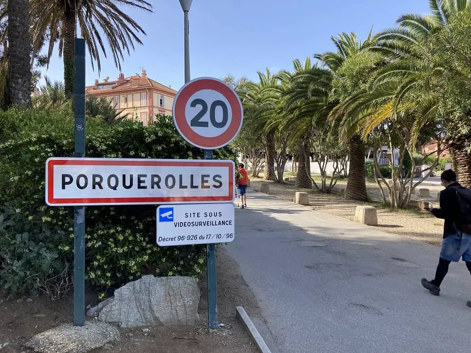 eau potable porquerolles chantier alimentation eau potable Porquerolles pollution 20 km/h vignoble porquerolles record de chaleur porquerolles tourisme de masse