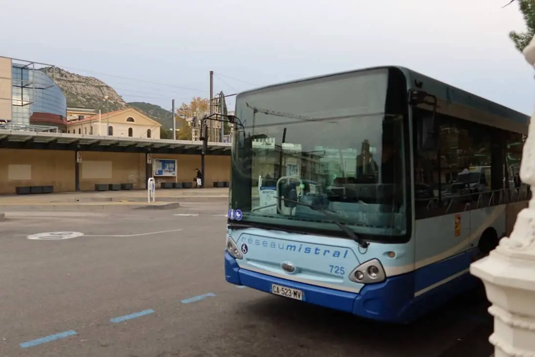 toulon pickpocket bus mistral cutter RATP réseau mistral lignes de bus propres