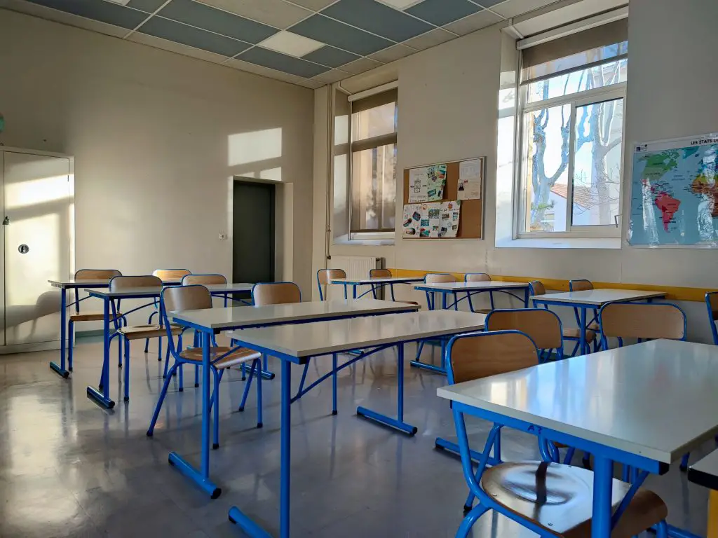 suspension des messageries ENT grève enseignants 2 avril classes surchargées var fermeture classe toulon fermeture de 15 classes var police écoliers toulon tentative enlèvement école La Garde grèves éducation nationale jeudi tsunami La Seyne éducation crise pisa baisse niveau enseignant digne miss france culture générale alerte bombe toulon pénurie professeurs élèves ouverture collège Aups collégien menaces direction