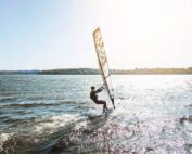 approche de l'été surf sports nautiques dans le Var