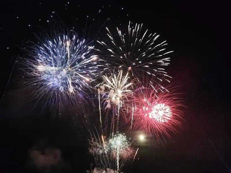 feux d’artifice var 14 juillet violences urbaines arrêtés feu atifice bleu blanc rouge