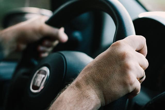 conduire en doudoune permis de conduire permis 250 euros toulon varois au volant Varois prudents au volant couple fusil var voiture permis de conduire à vie