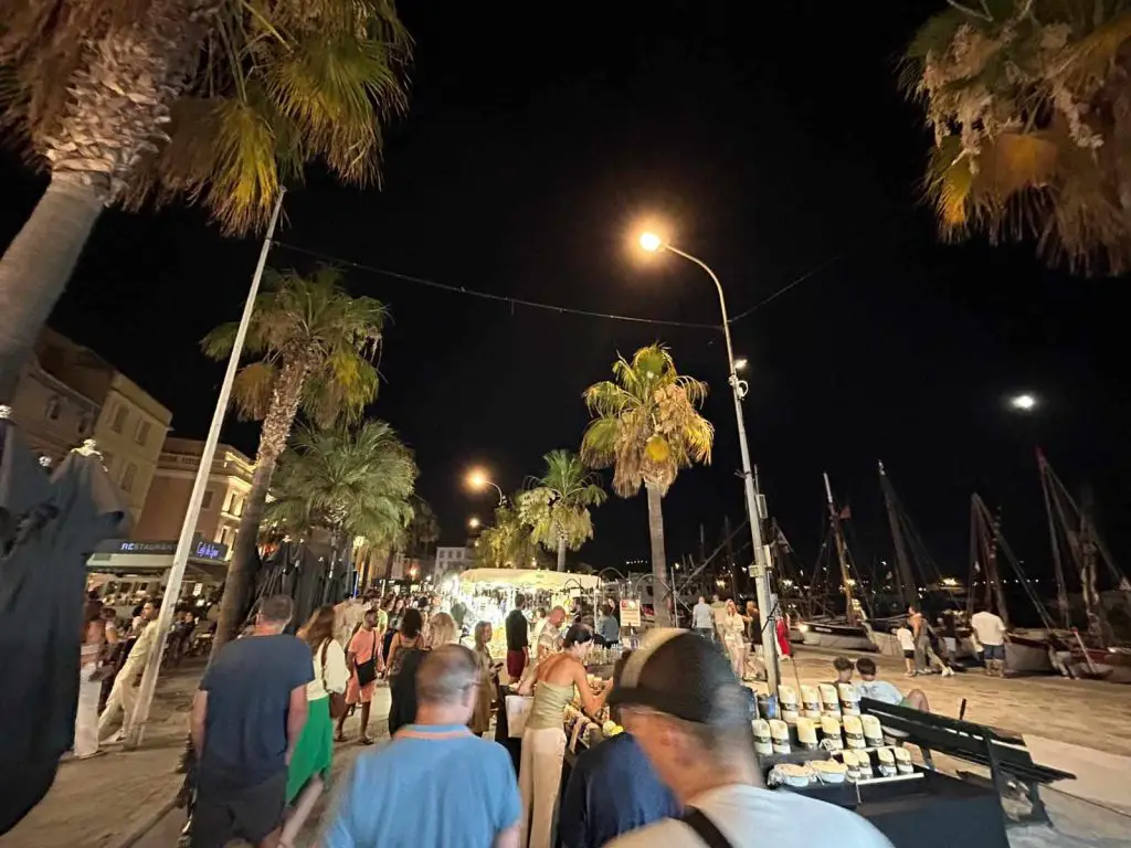 grande braderie Sanary-sur-Mer marché nocturne sanary