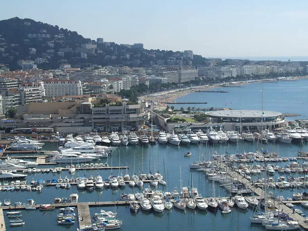 homme arrêté à Cannes couteau vol à cannes montre croisette
