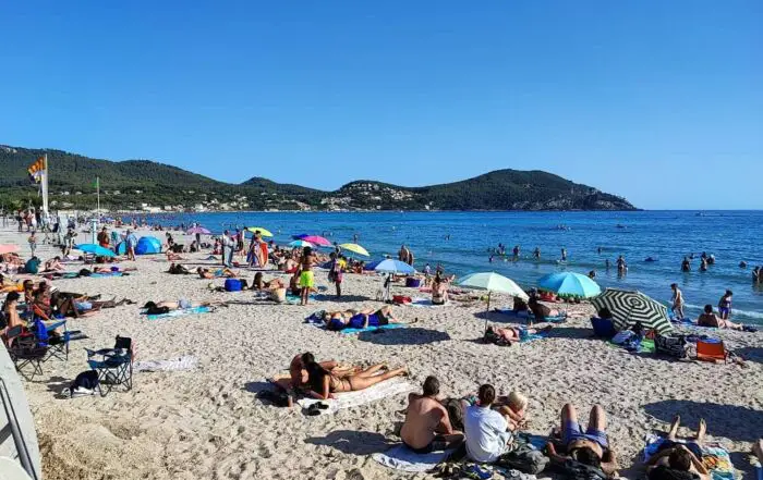 plages bondées tourisme var été 2023 nuisances nocturnes plages Beer Tanning juilletistes et aoutiens météo plages 6 août var
