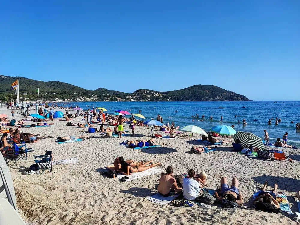 plages bondées tourisme var été 2023 nuisances nocturnes plages Beer Tanning juilletistes et aoutiens météo plages 6 août varplages plages bondées en ce 15 avril