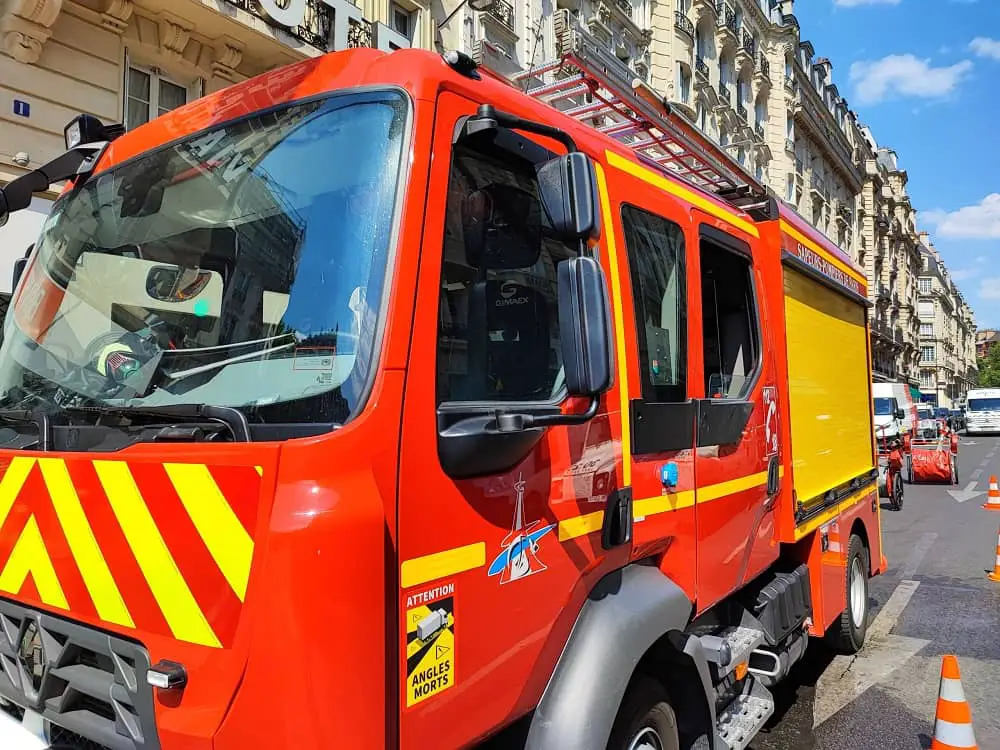 SDIS 83 solidarité incendie marseille Pennes-Mirabeau véhicule en feu A8 accident Vidauban