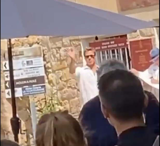 Brad Pitt dans la rue dans la Var