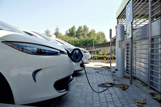 aide marseille essor voitures électriques bornes voitures électriques enchères de voitures d'occasion baisse des voitures électriques
