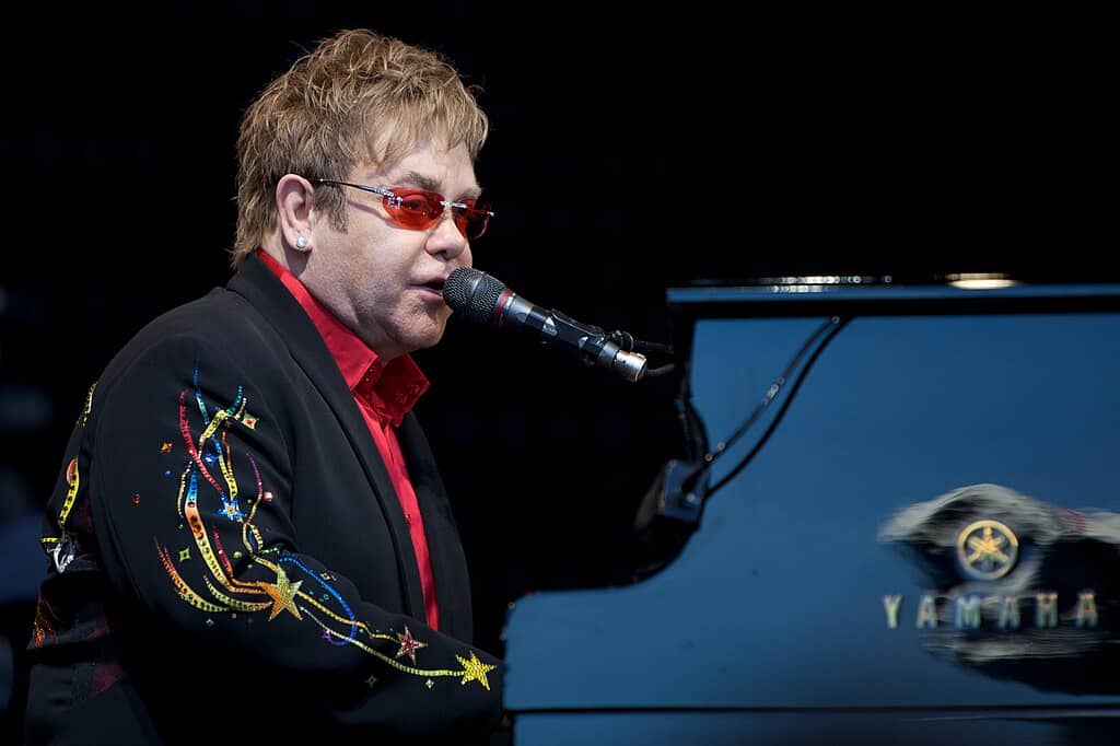 Elton John hospitalisé