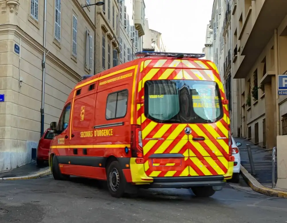 adolescente grièvement blessée appartement feu Marseille Noailles accident au Muy Brignoles toiture hyères marins-pompiers agressés marseille