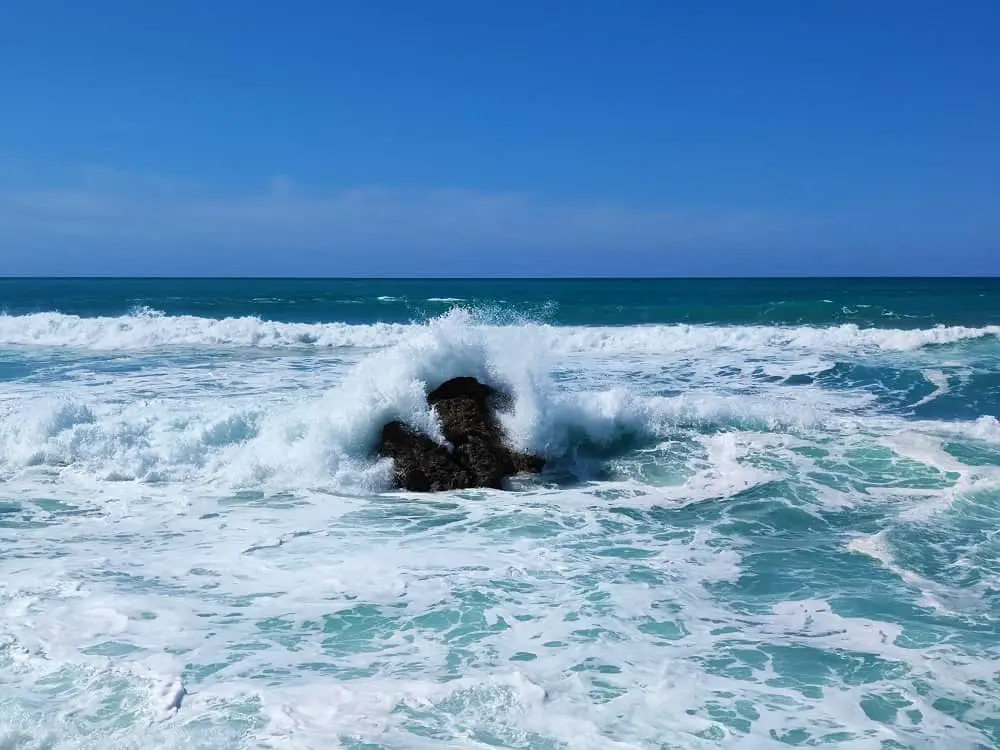 Températures en montagnes russes printemps rigoureux sauvetage tragique Saint-Tropez pourquoi mer froide Levantin rafales sud-est samedi