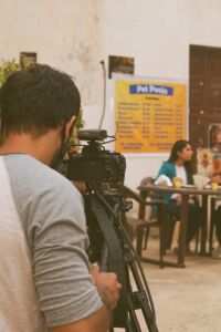 Casting film Lavandou Éric Cantona Young Millionaires la seyne Tom & Lola série L32.13 Plus belle la vie Un Prophète figurants