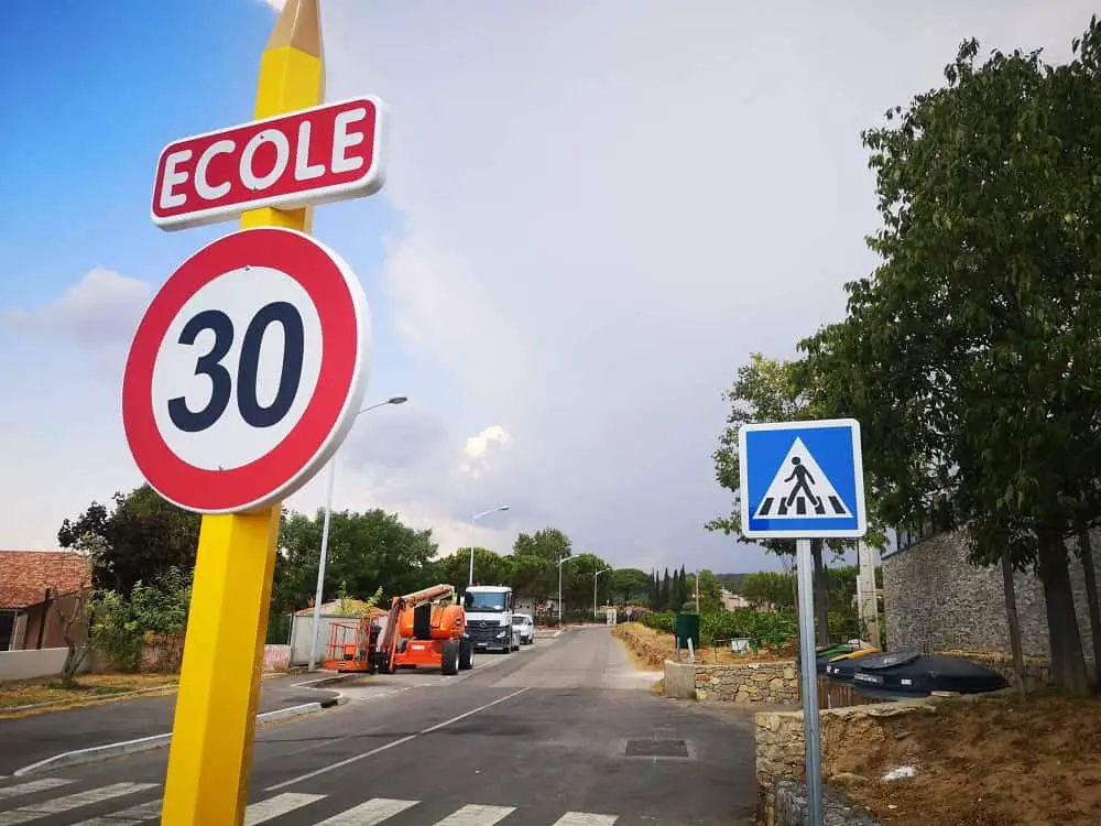 région Sud célèbre l'apprentissage harcèlement à l'école couteaux école Marseille