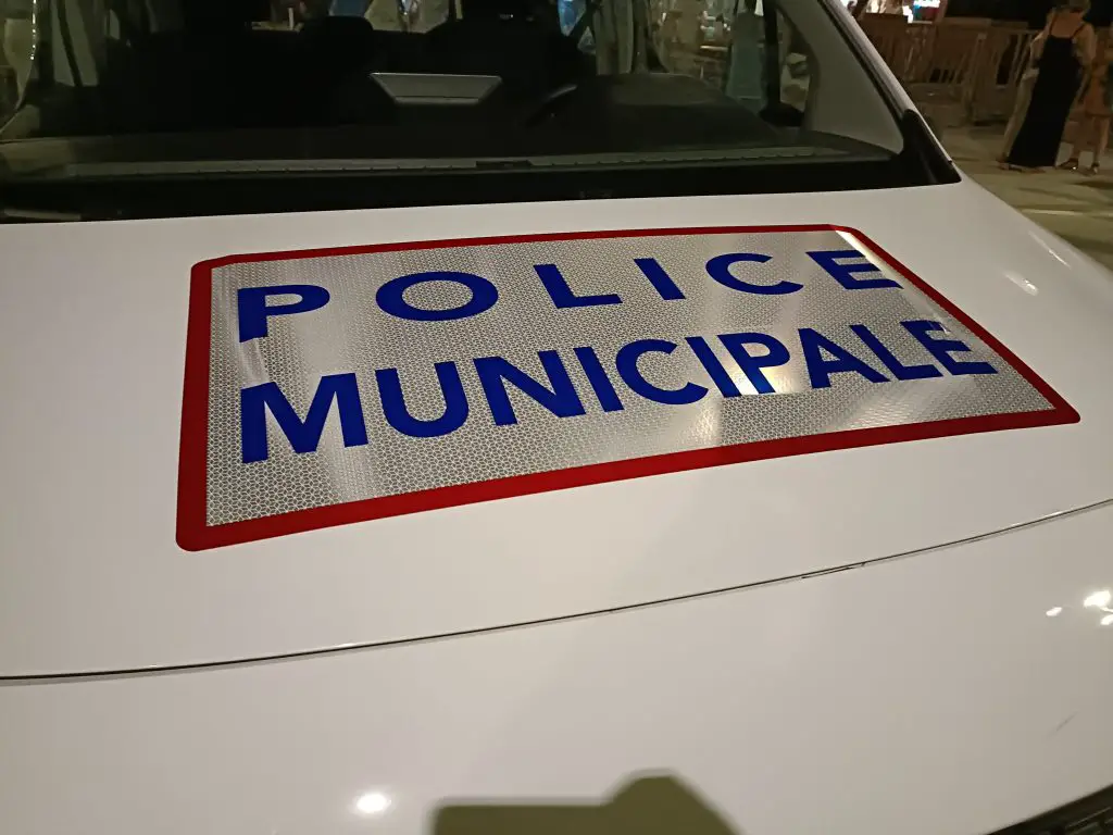 Arnaqueurs Fréjus violence trafic de stupéfiants marseille réclusion beau-fils arme blanche Saint-Laurent-du-Var