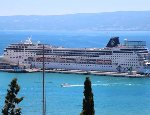Marseille face à un afflux record de croisiéristes : enjeux et débats