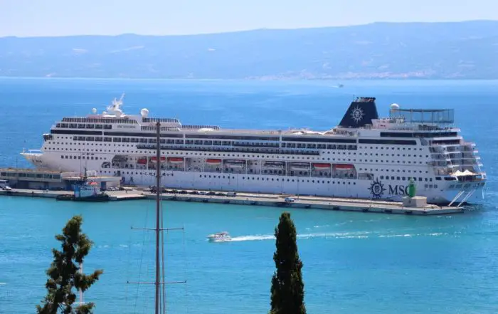 https://www.varactu.fr/mediterranee-du-futur-le-collectif-stop-croisieres-conteste-les-initiatives-de-renaud-muselier/ bateaux croisière toulon rejoindre port Marseille