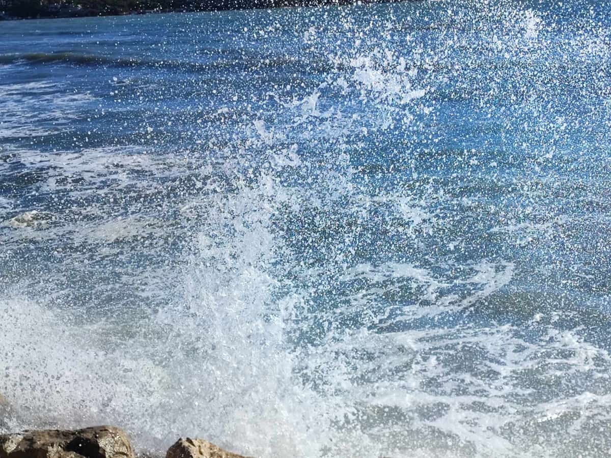 vent bouscule le var corps plongeurs nice montée des eaux en Méditerranée vents violents var 18h samedi vagues-submersion accidents maritimes tempête Bernard var tempête Ciaran var