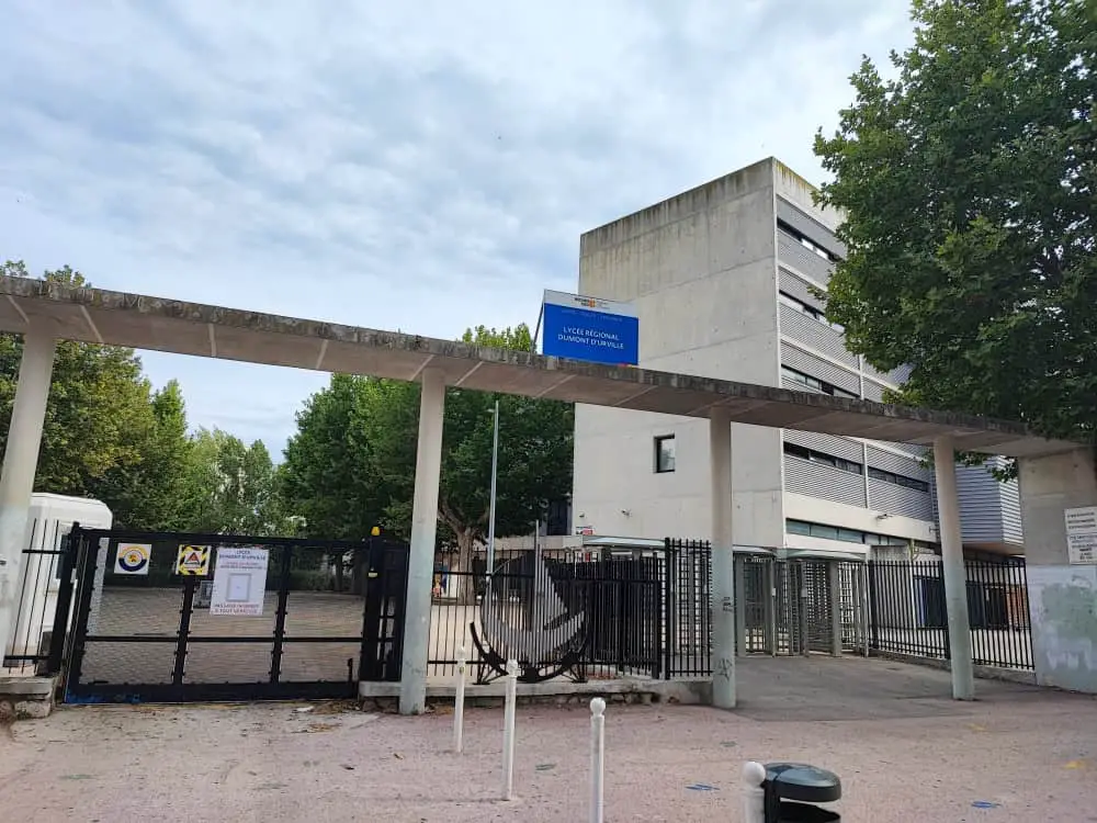 Violences scolaires dans le Var rénovation lycées région sud boutons d'appel Borne var renforce sécurité mère désespérée lycée toulon