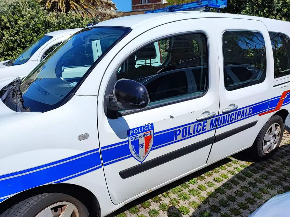 Draguignan vols usurpation fréjus accident Toulon saisie policier marseillais Nice confrontée à une nouvelle vague de tirs dans le quartier des Moulins, avec des mesures d'intervention accrues pour assurer la sécurité. marseille colocataires hommes agressés Nice saisie record marseille livreur accident moto signes Carqueiranne mis en examen Septèmes explosion voiture Vitrolles femme blessée marseille suspect détention vol scooter marseille Marseille drogue Marseille cambriolages Sanary-sur-Mer cayolle marseille hôpital Pasteur