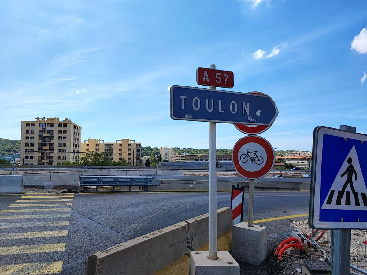 Trois vies fauchées *autoroutes toulonnaises travaux A57 Toulon esquiver dégradations déjections toulon Toulon A57 autoroutes Toulon 21 décembre