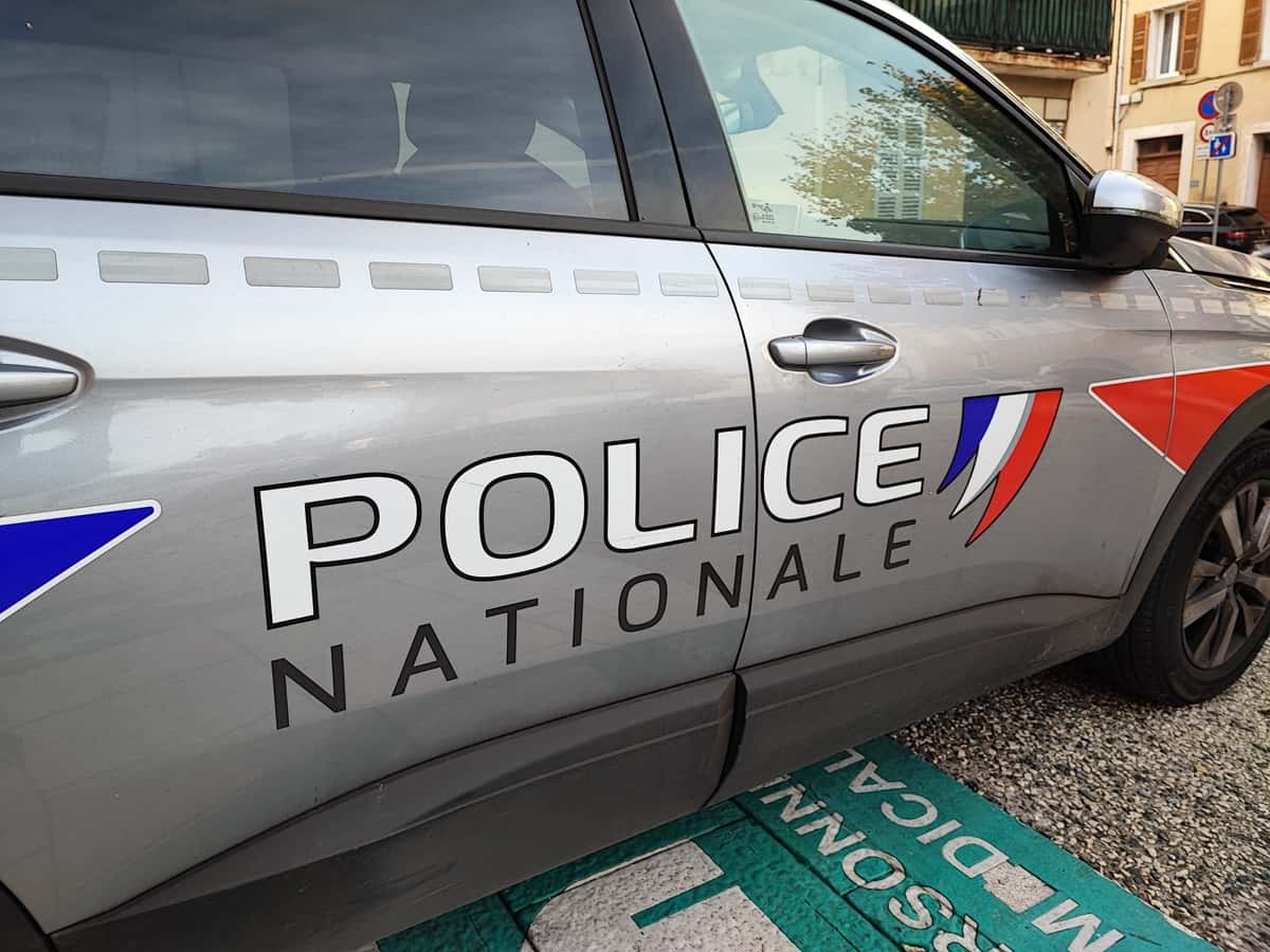 arrestation à Fréjus antibes policier suicide balle dans la tête La Seyne-sur-Mer var lutte drogues féminicide Marignane policiers sauvent une adolescente menton viol enfant meurtre la Seyne-sur-Mer accident lavandou drame conjugal village var rave-partys Agression sexuelle nice Fusillade marseille Arrestation Fréjus marseille accident Draguignan procès enfance marseille adolescent videur gravement bléssé marseille