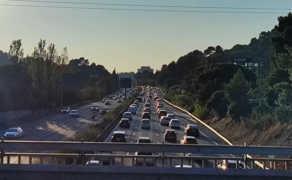 vitesses réduites autoroutes Marseille blocages chaos routier lundi