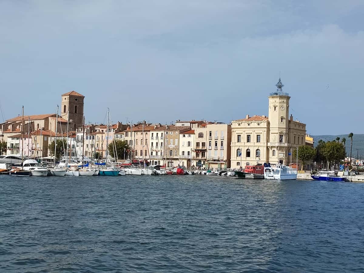 écrasé botte de foin La Ciotat immobilier famille la Ciotat La Ciotat surpasse Aix-en-Provence