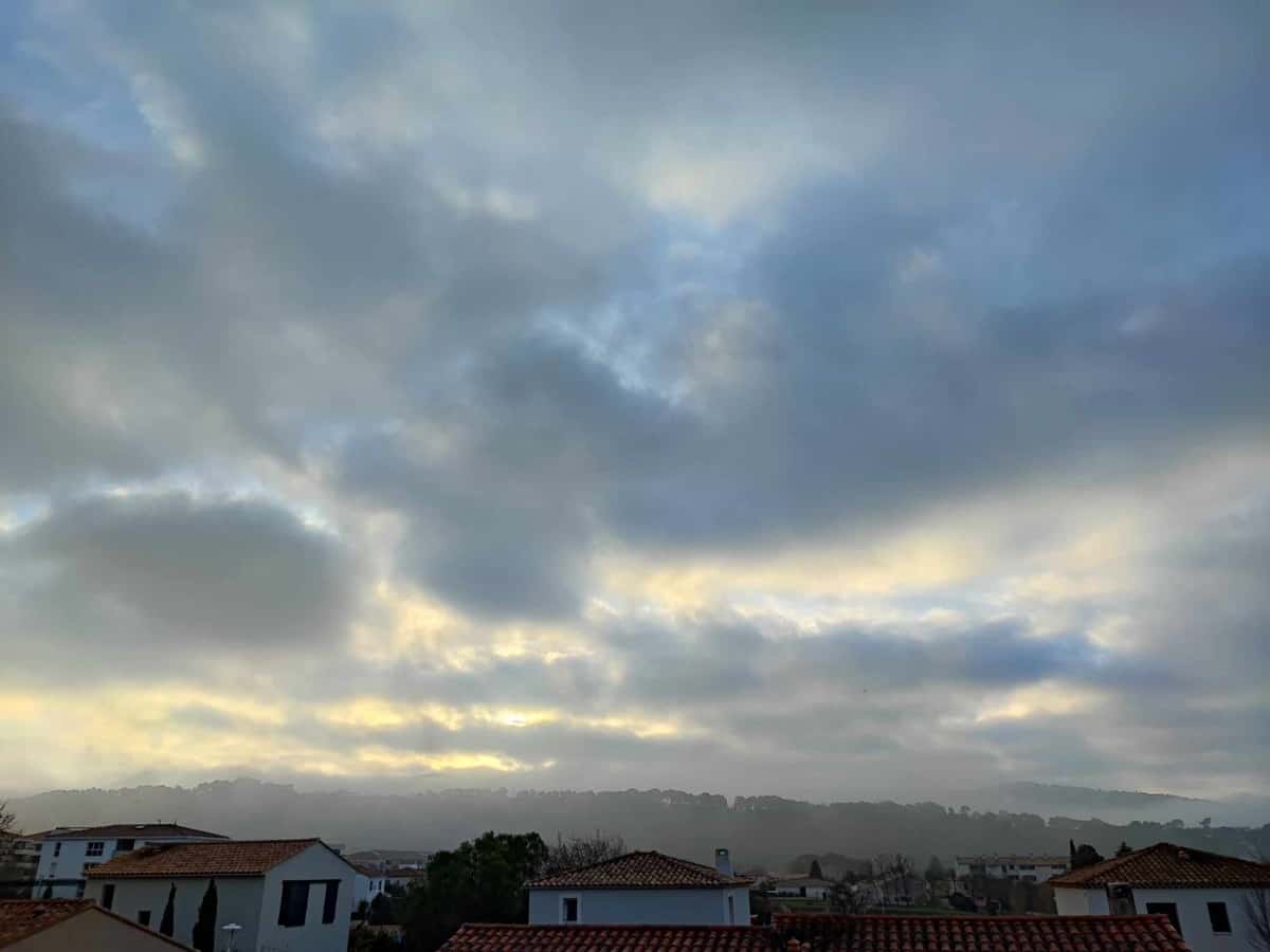 mercredi ensoleillé var matinée brumeuse lundi var