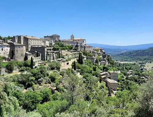 Gordes : élu le plus beau village du monde à seulement 1h30 de Toulon
