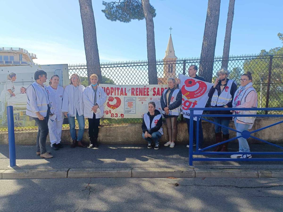 Lutte pour la reconnaissance à René Sabran Devant l'hôpital René Sabran à Hyères, une mobilisation singulière a vu le jour ce jeudi 28 mars 2023. Les préparateurs en pharmacie hospitaliers du Var, menés par Marie-Pierre, Manon ou encore Christelle et Marianne, ont pris l'initiative de rassembler leurs forces pour mettre en lumière les disparités frappantes au sein de leur profession. Ces professionnels, venus de deux établissements varois, ont exprimé leur désir de changement face à une situation nationale préoccupante. Les revendications clés Au cœur de leur combat, les revendications sont claires et portent sur des enjeux cruciaux : une révision des échelons en fonction de l’ancienneté depuis la titularisation avec effet rétroactif depuis l’entrée dans la fonction publique hospitalière, la discussion sur le pourcentage de préparateurs en pharmacie hospitalière éligibles à une promotion en classe supérieur et une officialisation du Diplôme d’Etat de préparateur en pharmacie hospitalière au niveau licence. Un métier en tension La profession est actuellement sous tension, avec une pénurie notable de préparateur en pharmacie. Cette réalité nationale met en exergue les inégalités de recrutement et les conditions de travail difficiles. Ce matin, les 11 professionnels du secteur, représentant les hôpitaux de San Salvadour et René Sabran, ont adopté une démarche pacifique et non politisée, se concentrant sur la distribution de tracts et l'information des collègues et des patients, tout en assurant la continuité des services. Reconnaissance et évolution Malgré leur rôle crucial dans le système de soins, beaucoup ignorent les responsabilités portées par les préparateurs en pharmacie. Avec trois ans d'études post-baccalauréat, leur profession exige une expertise souvent sous-estimée, même au sein de l'hôpital. Cette mobilisation vise aussi à souligner leur rôle indispensable. Soutien et solidarité Le soutien ne manque pas, avec la présence remarquée d'Isabelle Godard, représentante départementale de la CGT Santé et Action Sociale. Bien que la majorité des grévistes ne soient pas syndiqués, l'appui de la CGT témoigne d'une solidarité interprofessionnelle forte. Cette mobilisation à Hyères n'est peut-être qu'une action ponctuelle, mais elle représente une étape significative dans la lutte pour la reconnaissance et la valorisation des préparateurs en pharmacie hospitaliers varois.