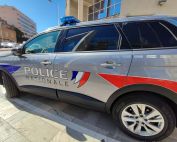 Menaces de mort professeur lycée Marseille Snapchat DZ Mafia extorsion Marseille écroués Viol 8e arrondissement Marseille braquer une bijouterie Nice bar à chicha de Cannes violences sexuelles avant 18 ans roi de la drogue saisie record Fréjus policier marseillais accusé Antibes tuerie collège des Chartreux évacuation lycée claret motard gassin Cambriolage à Toulon la garde rodéo sauvage camion muy coups de feu Draguignan vol motos feminicide à st raphael
