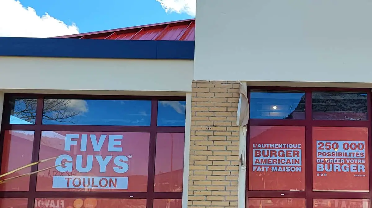 Five Guys Avenue 83