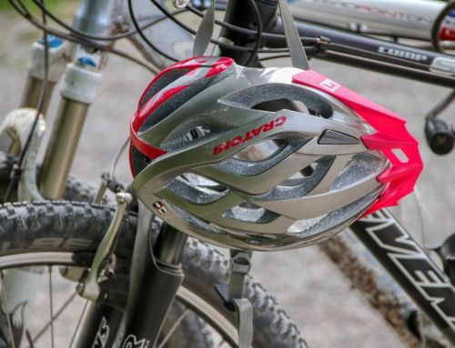 Sécurité à vélo : Le casque, un équipement vital illustré par l’accident de Chris Harper