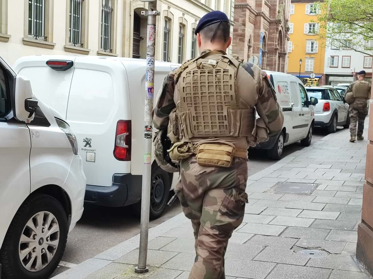 MILITAIRE RUE