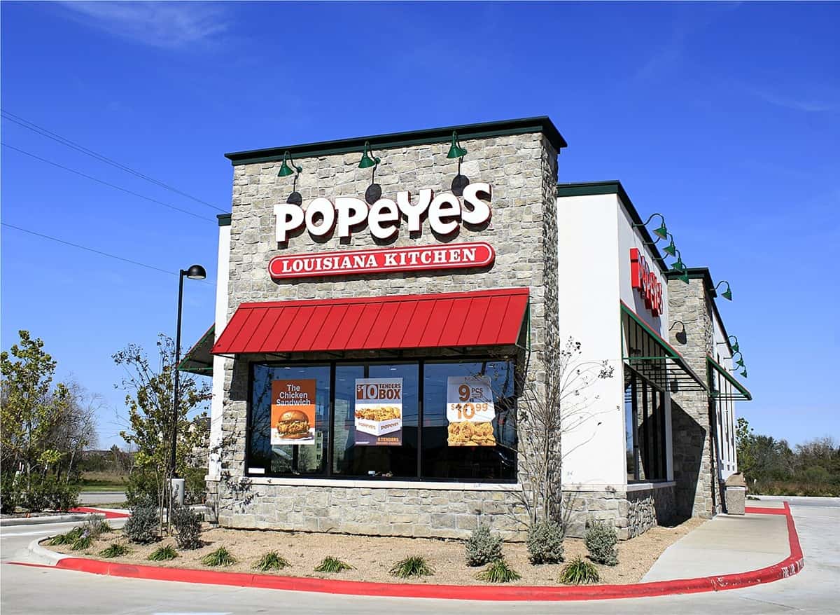 Popeyes-min Popeyes restaurant Var