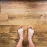 Marcher pieds nus donne-t-il le rhume ?