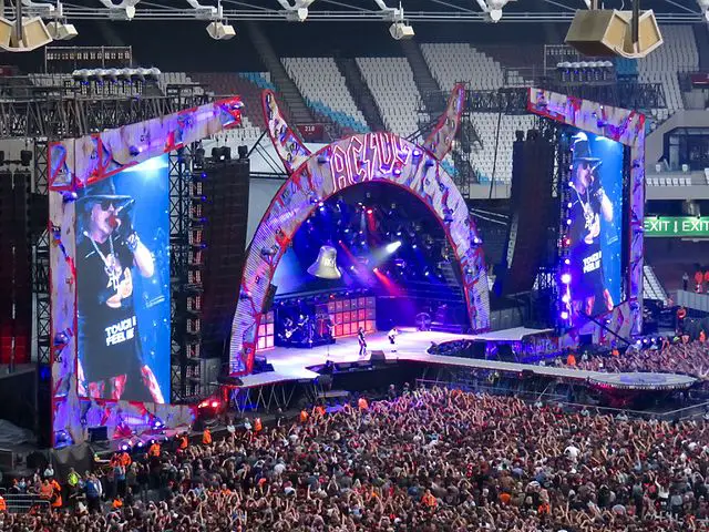AC_DC_at_London’s_Olympic_Stadium AC/DC concert Stade de France 2025