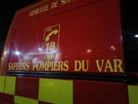 Les secours sont intervenus ce matin sur la route de Bandol, où un véhicule léger s’est retourné Ce vendredi 5 avril au matin, un grave accident de la circulation s’est produit sur la route de Bandol à Sanary-sur-Mer. Selon les premières informations, un véhicule léger seul en cause s’est retrouvé sur le toit. L’accident s’est produit sur une voie publique hors voie rapide, au niveau du 937 route de Bandol. À l’arrivée des secours, une personne adulte était blessée. Les pompiers ont rapidement déployé des moyens adaptés. Le trafic a été momentanément perturbé dans le secteur pour permettre l’intervention en toute sécurité. À l’heure actuelle, aucun autre véhicule ne semble impliqué dans l'accident. Une enquête est en cours pour déterminer les circonstances exactes du retournement.