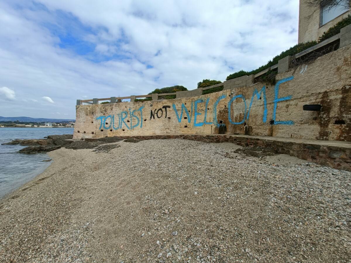tags hostiles au tourisme
