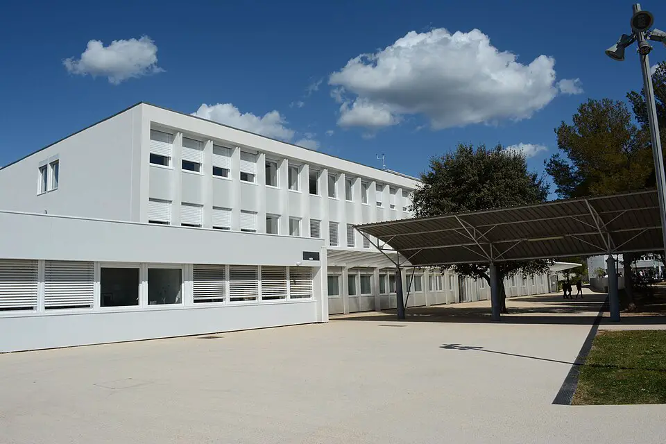 Photo_du_Lycée_Rouvière lycée Rouvière Suzanne Lefort-Rouquette