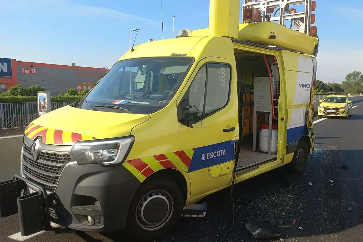 fourgon percute a8