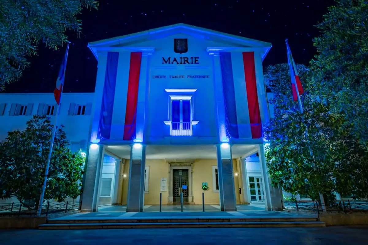 mairie Saint-Raphaël bleue